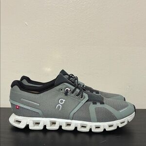 On Running Cloud 5 trainers in the Kelp Shadow size 8.5